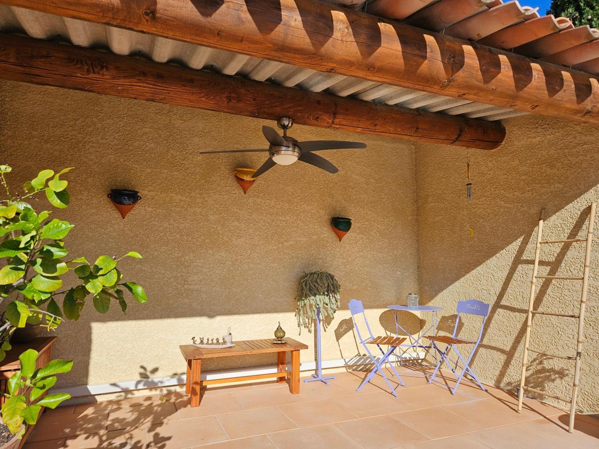 Au Pied Du Massif Des Costes Villa Pelissanne Ngoại thất bức ảnh